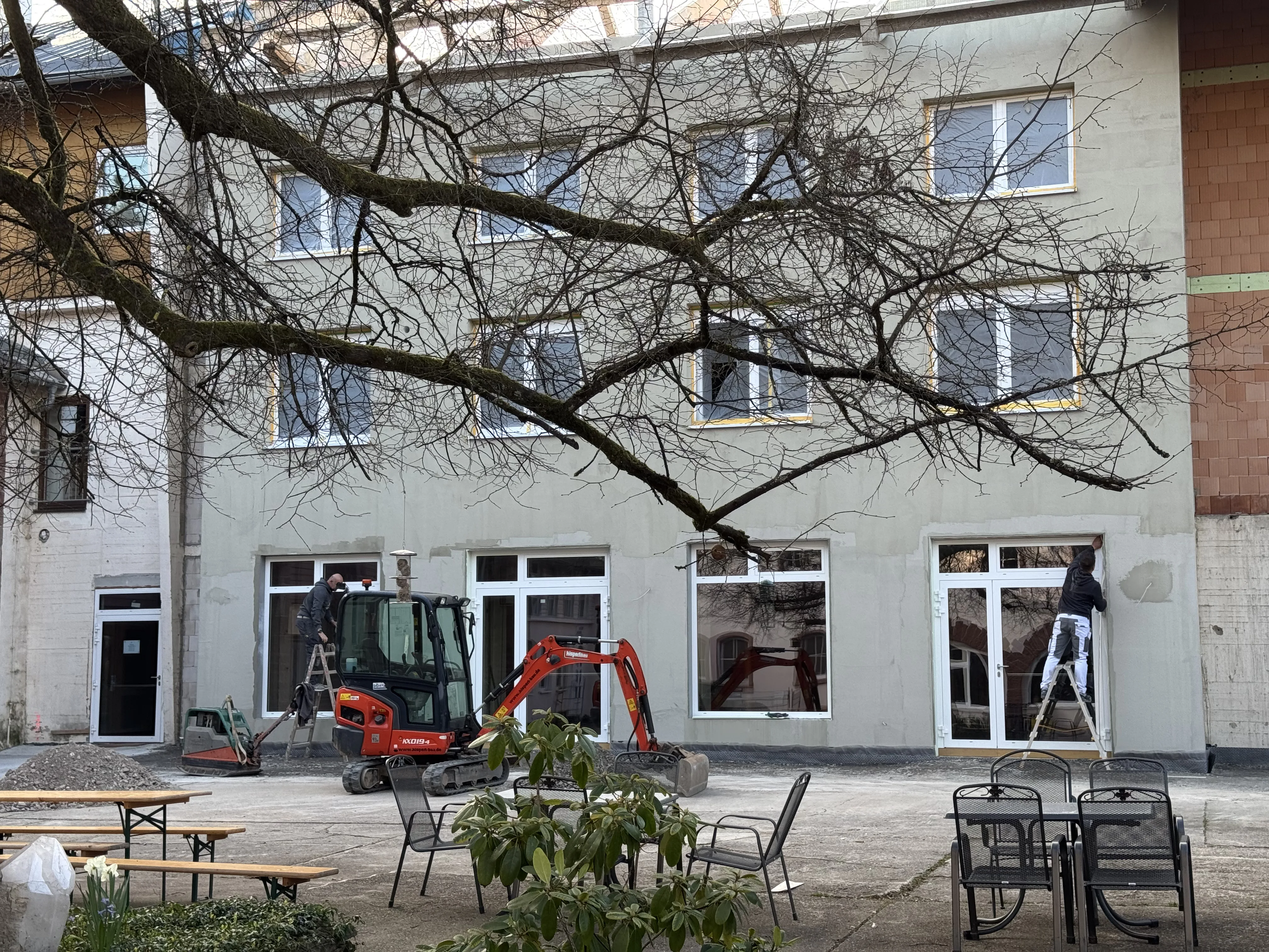 Modernizacja fasady budynku i terenu